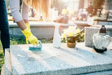 Уход за местом захоронения: доверьте заботу профессионалам